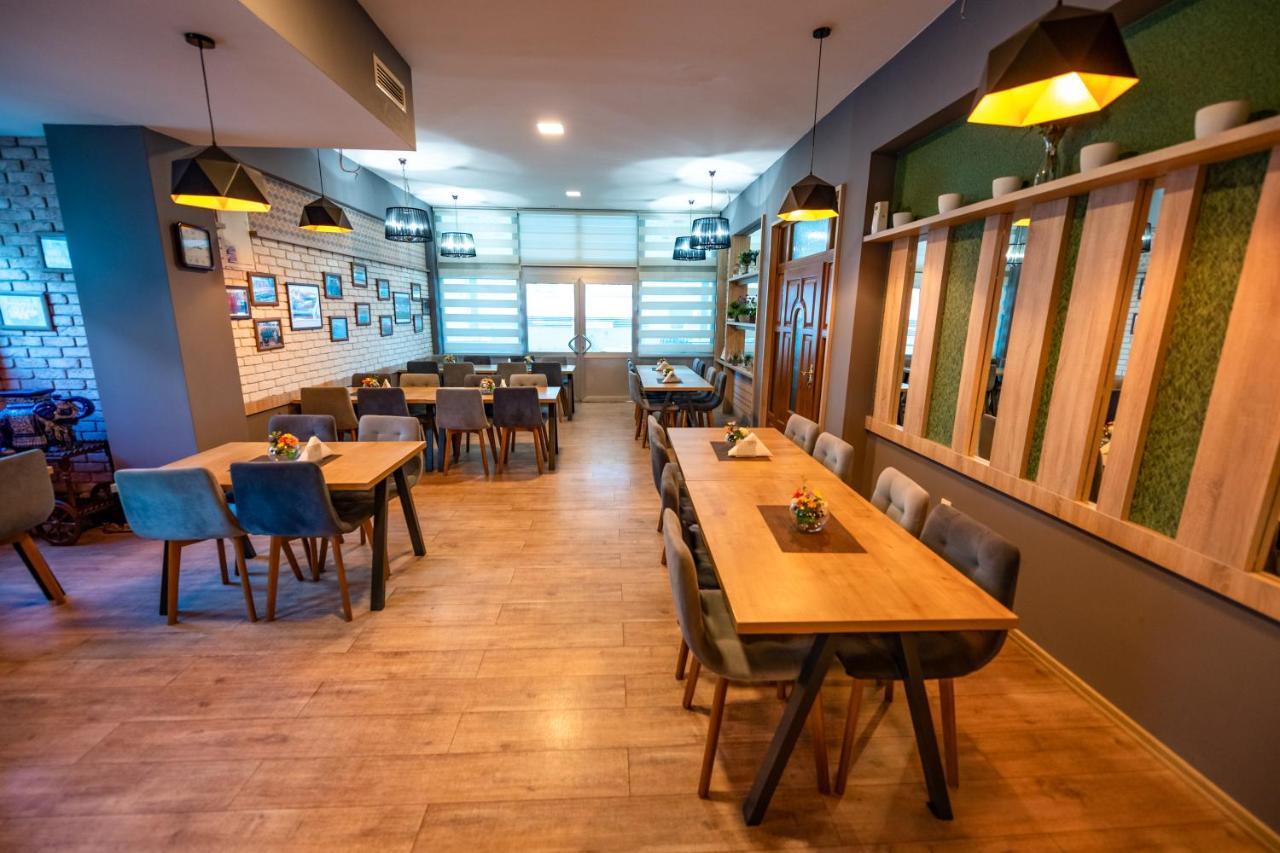 Hotel Oasis Gnojnice Luaran gambar